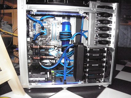 http://lcornill.free.fr/Photos/Watercooling/P4260933%20.JPG